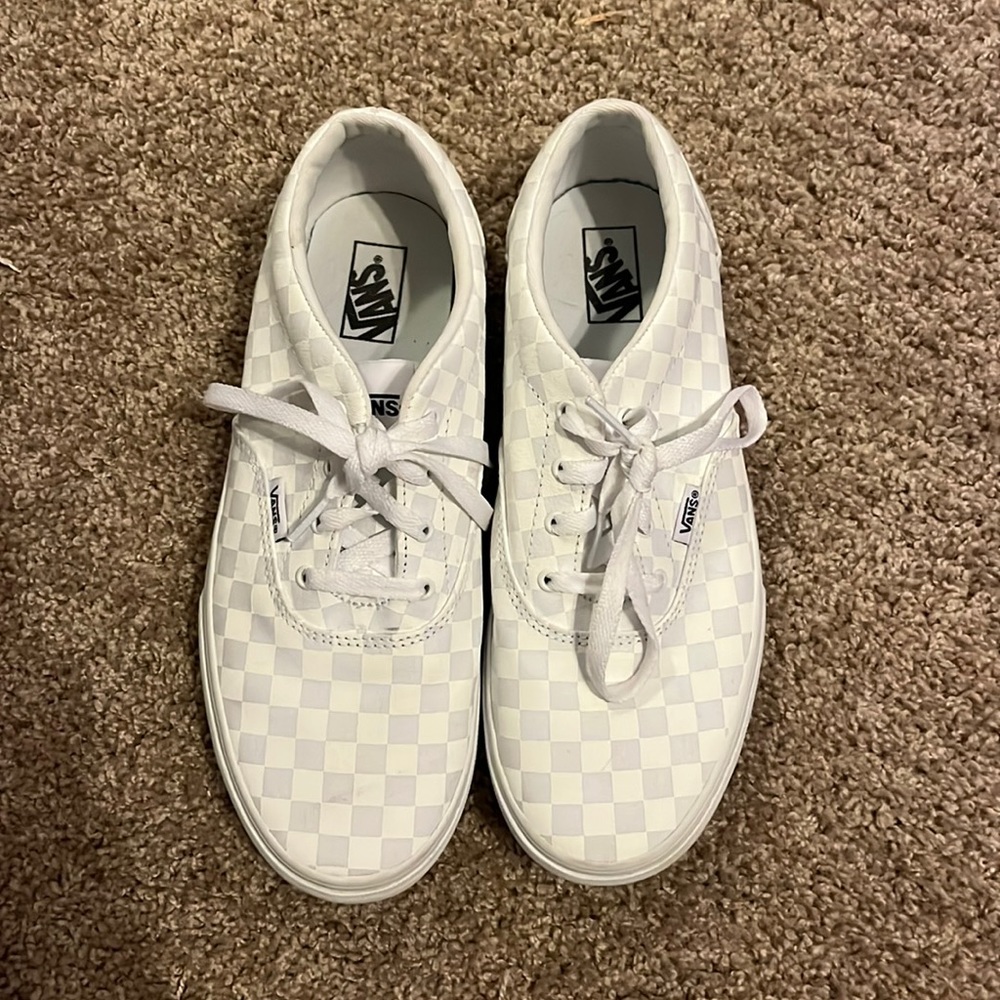 Never Worn Low-Top Trainers Size 7Youth/8.5 Women’s